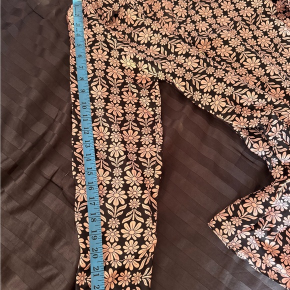 Sandro Pink and Black Floral Long-Sleeve Tiered Mini Dress
100% silk dress - Picture 8 of 8